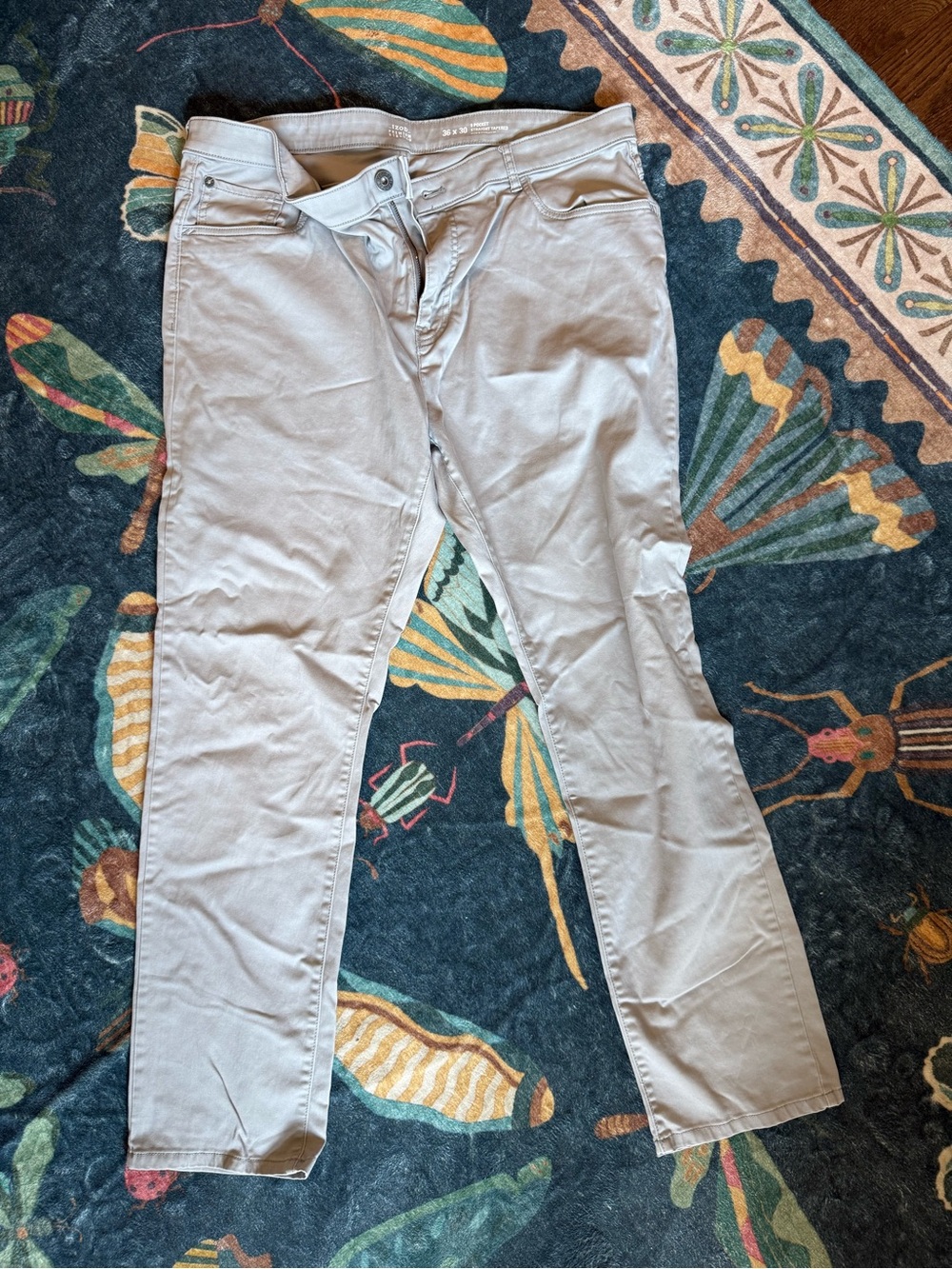 Izod men's Light gray super stretch chinos